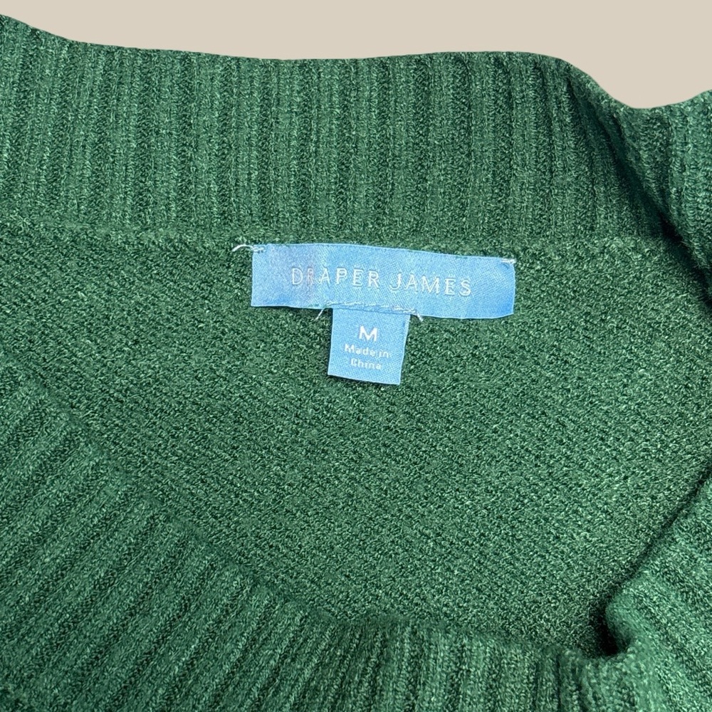 Draper James Women’s Green Knit Sweater Gold Button Shoulder Detail Holiday SZ M - Picture 4 of 5